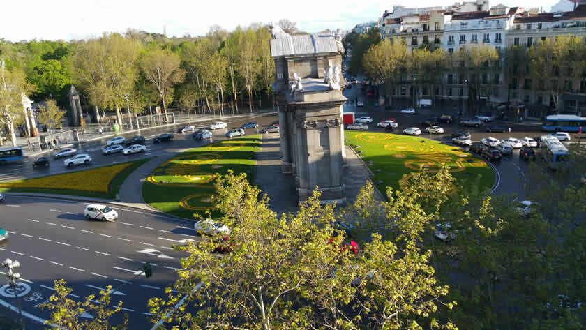 puerta alcala desde siteground